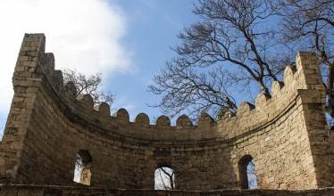 Древние стены  Баку