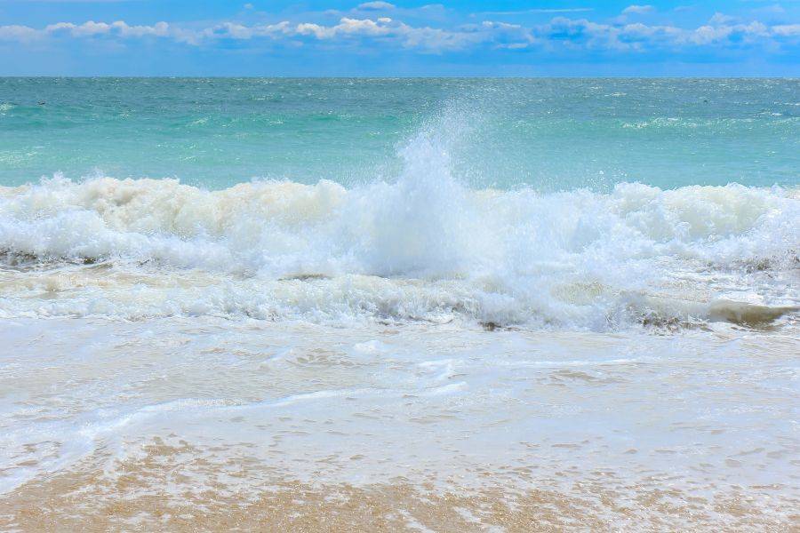 Теплая морская вода порадует любителей пляжного отдыха