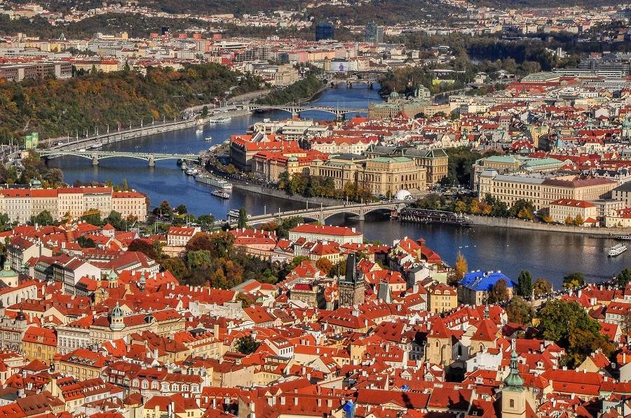 Черепичные крыши в Праге