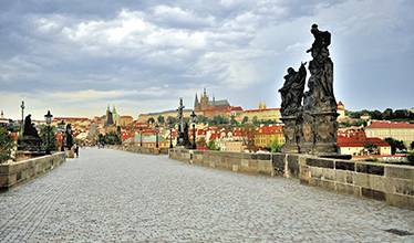 средневековый мост в Праге