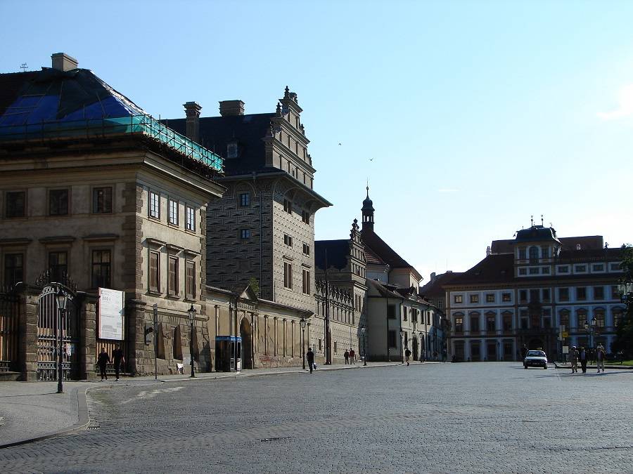 Дворы и площади Пражского Града