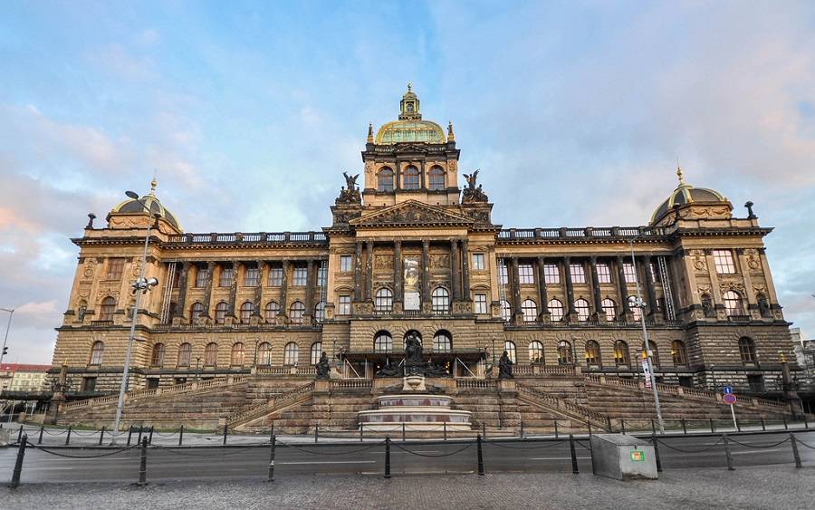 Здание Национального музея в Праге