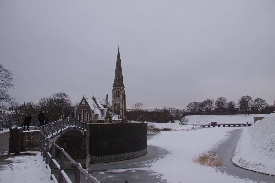 Зимний вид на церковь в Копенгагене