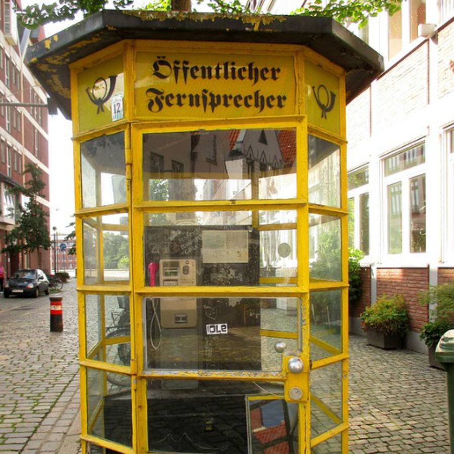 Связь в телефонной будке в Германии 