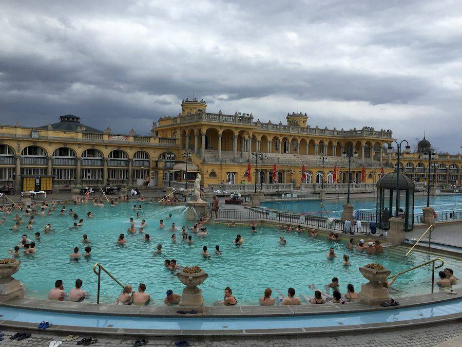 Популярная лечебная купальня, самый большой комплекс Европы