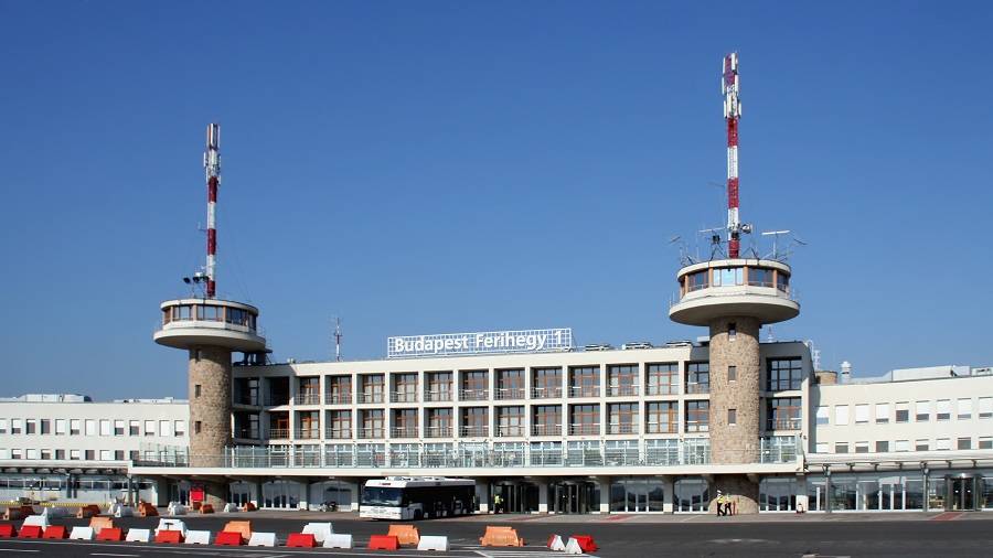 Здание терминала в аэропорту