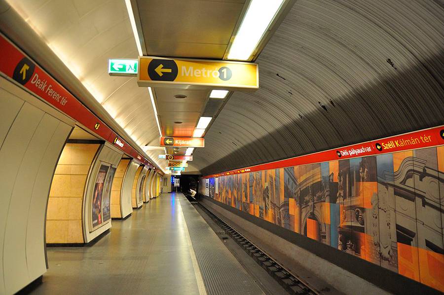 современная станция метро в Будапеште