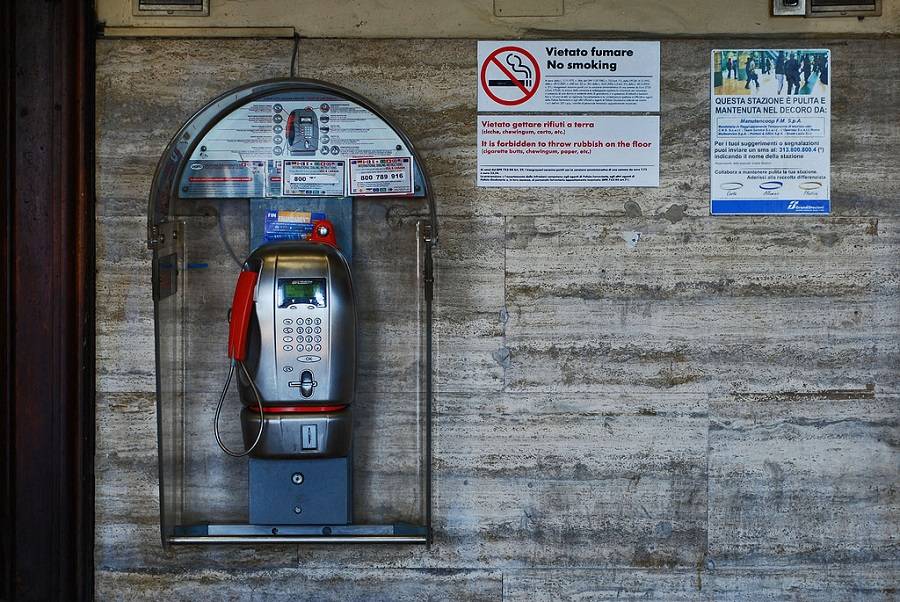 Городской телефон в Генуи