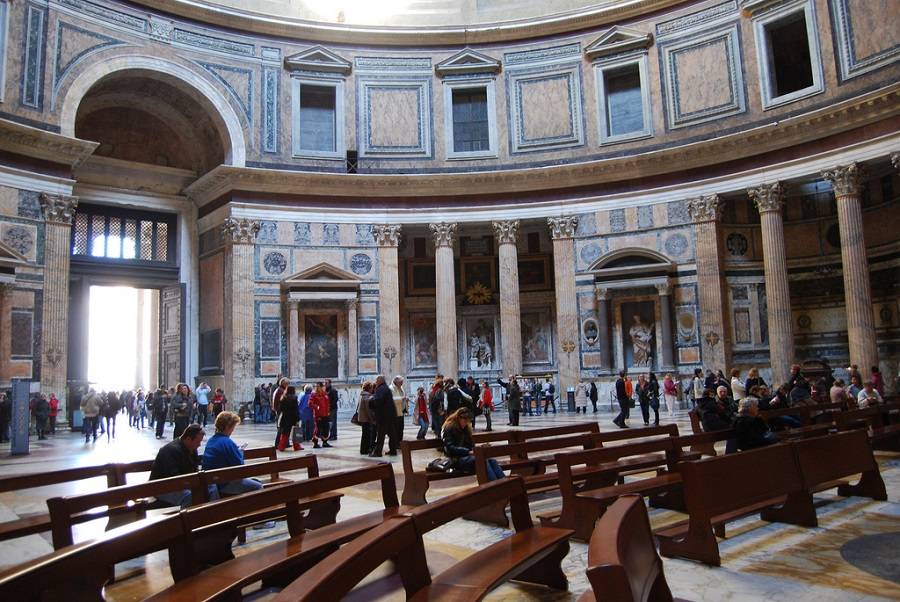 Интерьеры Пантеона в Риме