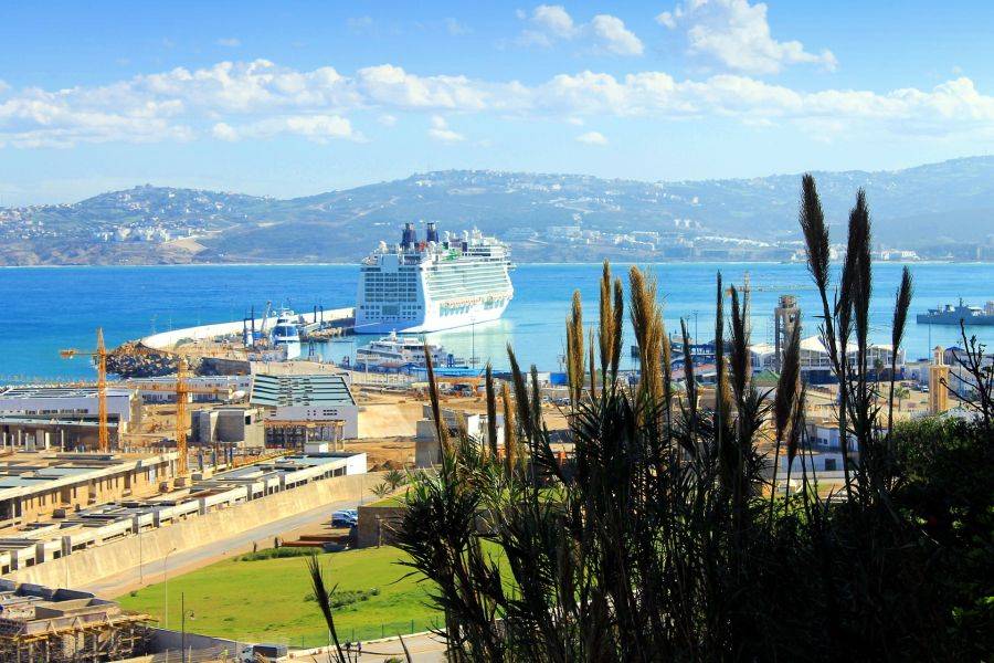 Портовый город омываемый Гибралтарским проливом