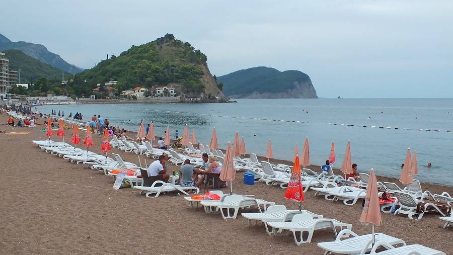 Пляжный отдых на курорте Петровац (Черногория)