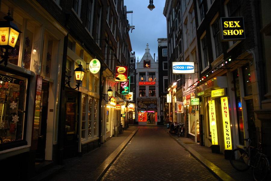 История улицы красных фонарей в Амстердаме