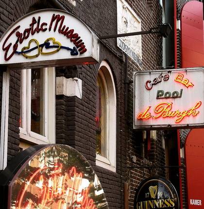 Куда сходить на улице красных фонарей в Амстердаме