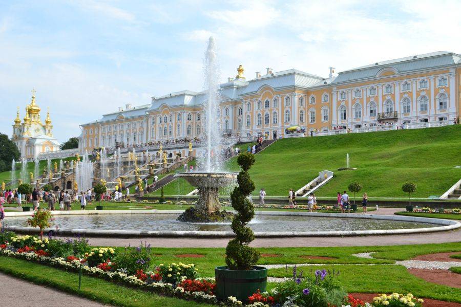 Большой Петергофский дворец и Большой каскад в створе Морского канала