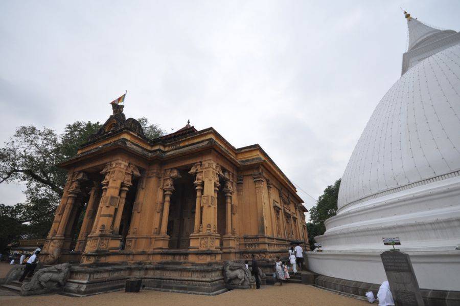 Священный буддийский храм в Коломбо