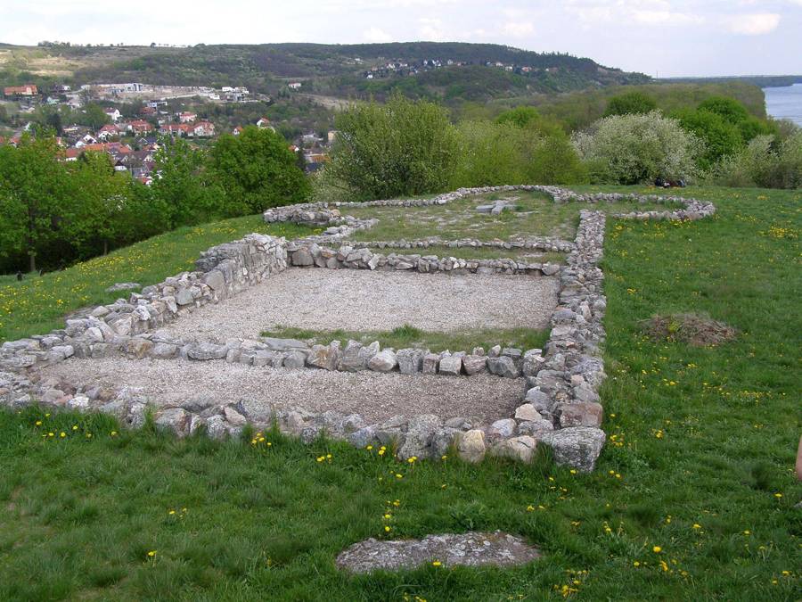 Руины крепости Девин
