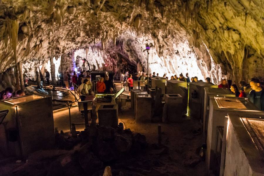 Музейная пещера Постойнски-Ямы