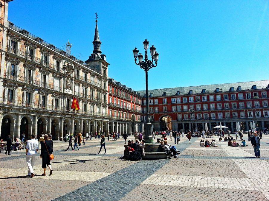 Одна из центральных площадей испанской столицы