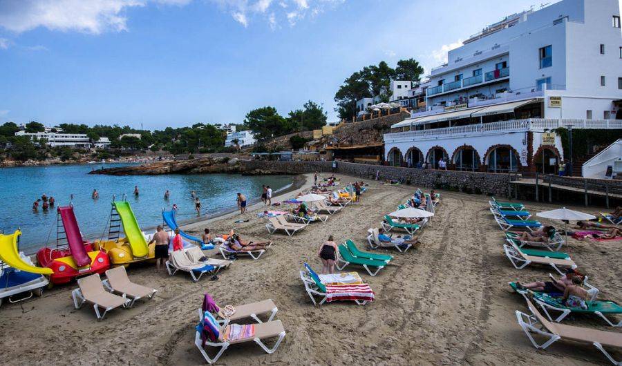 Отель на берегу Средиземного моря прекрасно подойдет для отдыха семейным парам с детьми