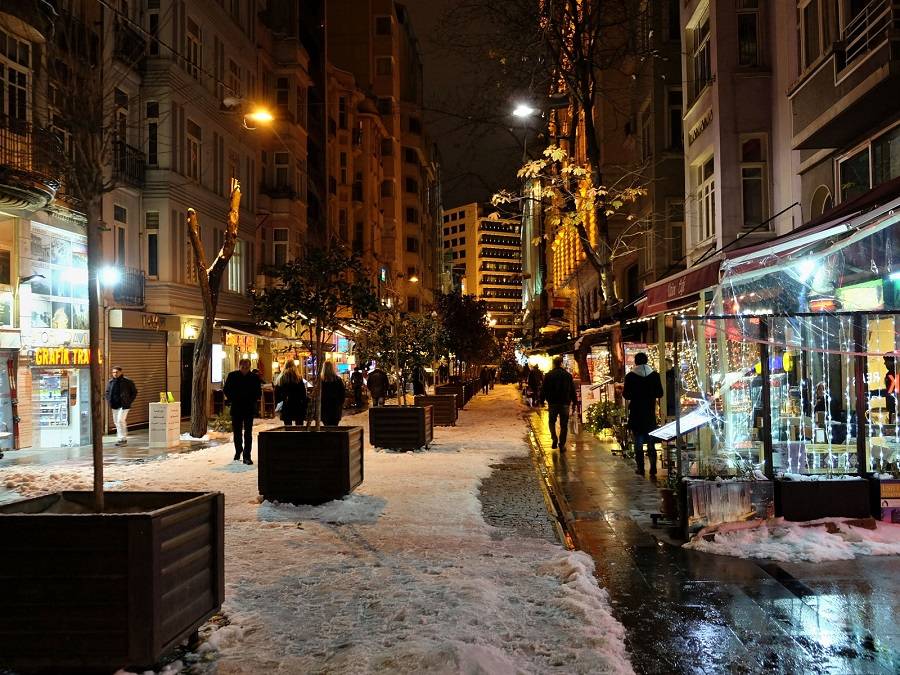 Новогодняя улица в Стамбуле, Турция