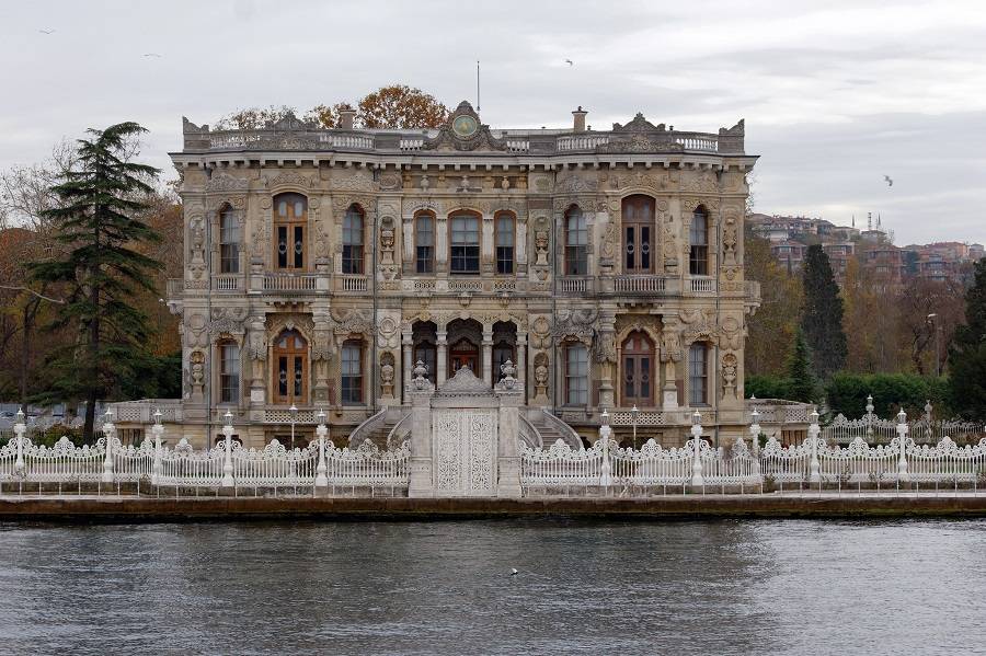 дворцец Кючюкс в Стамбуле