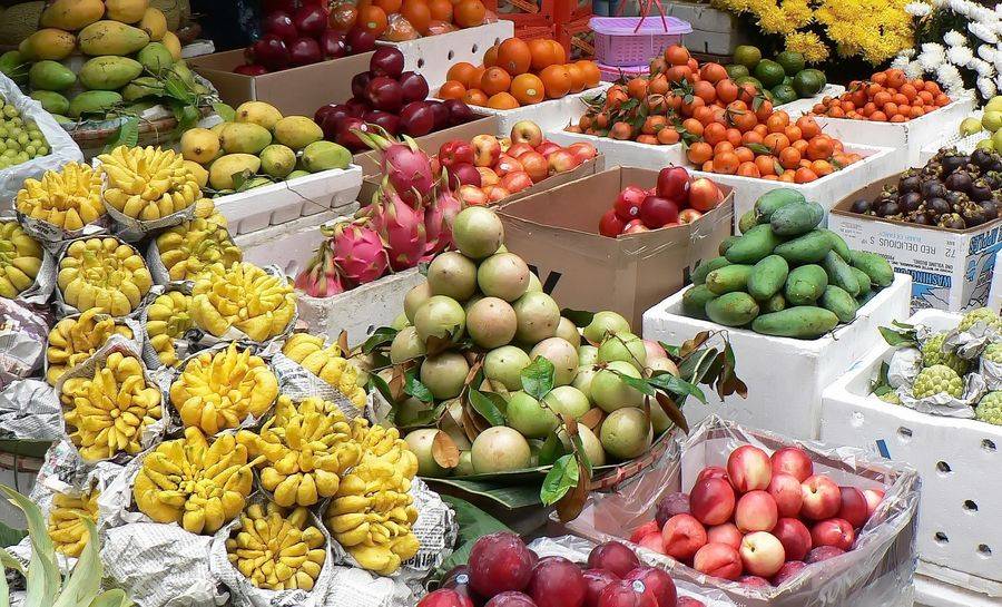 Свежие овощи и фрукты здесь можно приобрести по очень привлекательной цене