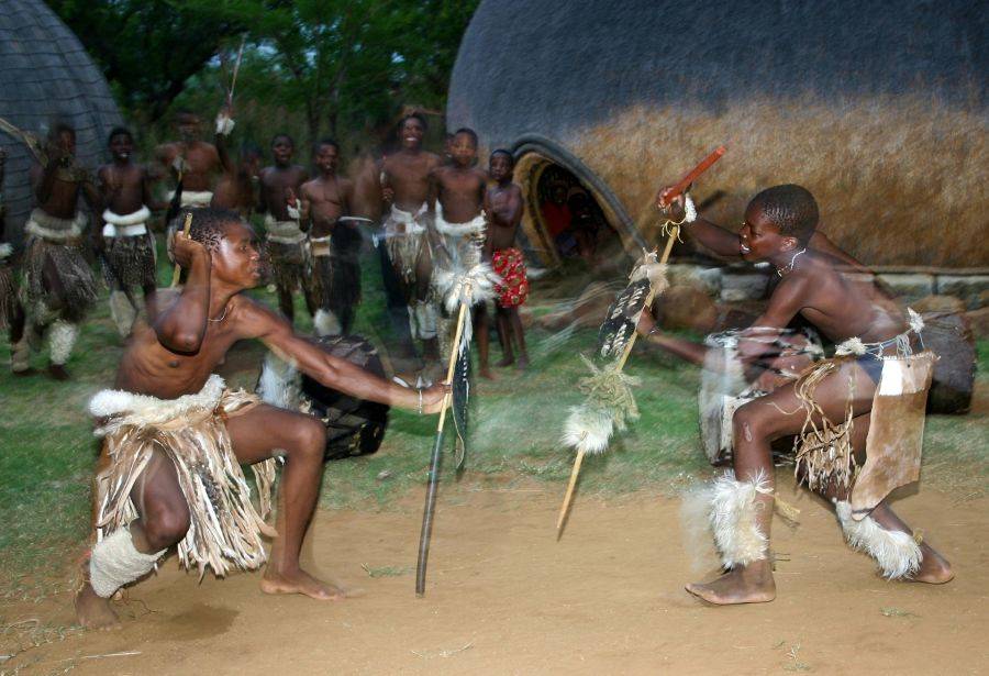 Дикое африканское племя зулусов